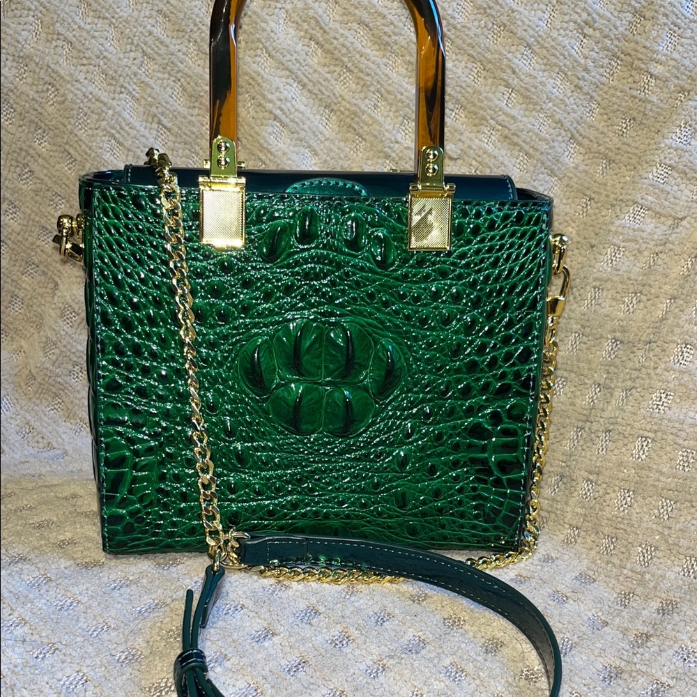 Emerald Crocodile Pattern Shoulder Bag with Gold Chain